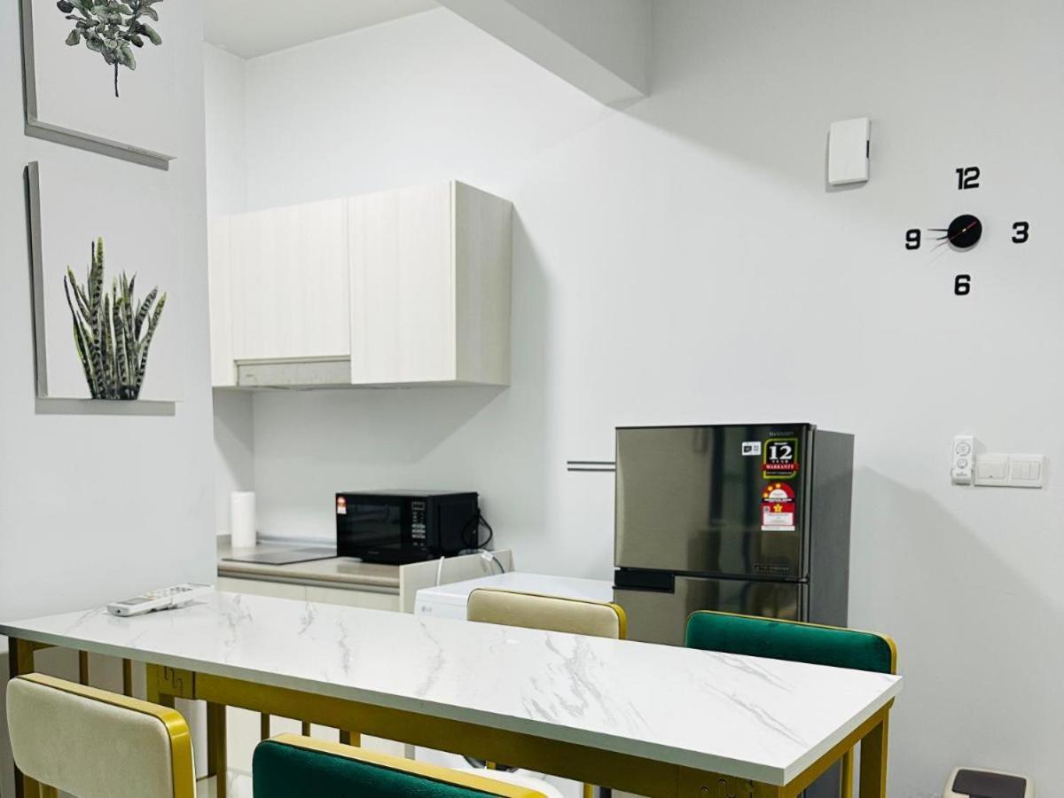 Botiza Suites At Jesselton Quay Kota Kinabalu Bagian luar foto